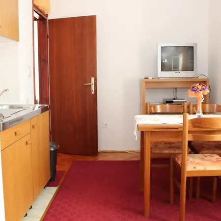 Miho - One Bedroom With Terrace And City View Apartament